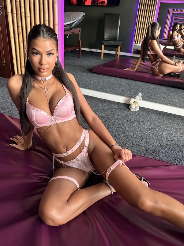 Sophie - Budapest erotic massage