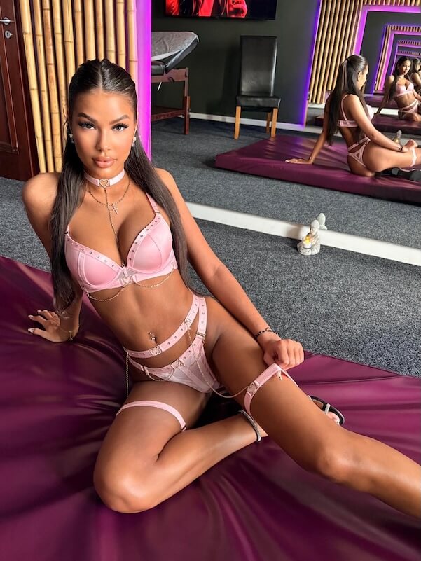Sophie - Budapest erotic massage