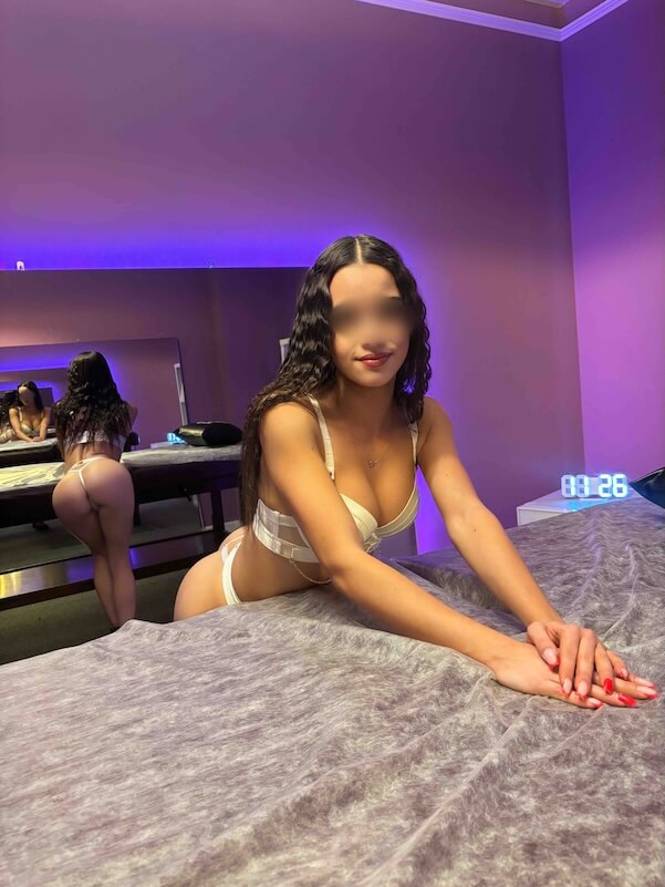 Nicole - Budapest erotikus masszázs